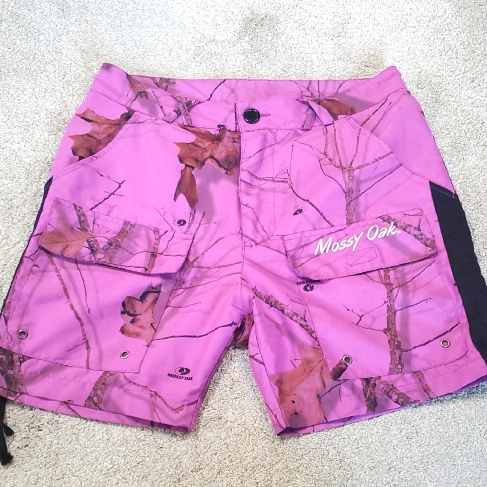 Mossy Oak Purple Camo Cargo Shorts,      Size Small